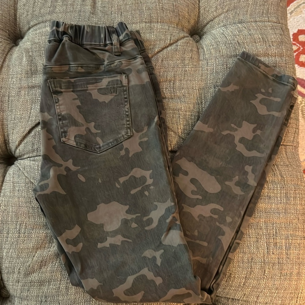 Grace and Lace Denim Jegging Size M color Camo like new - never worn